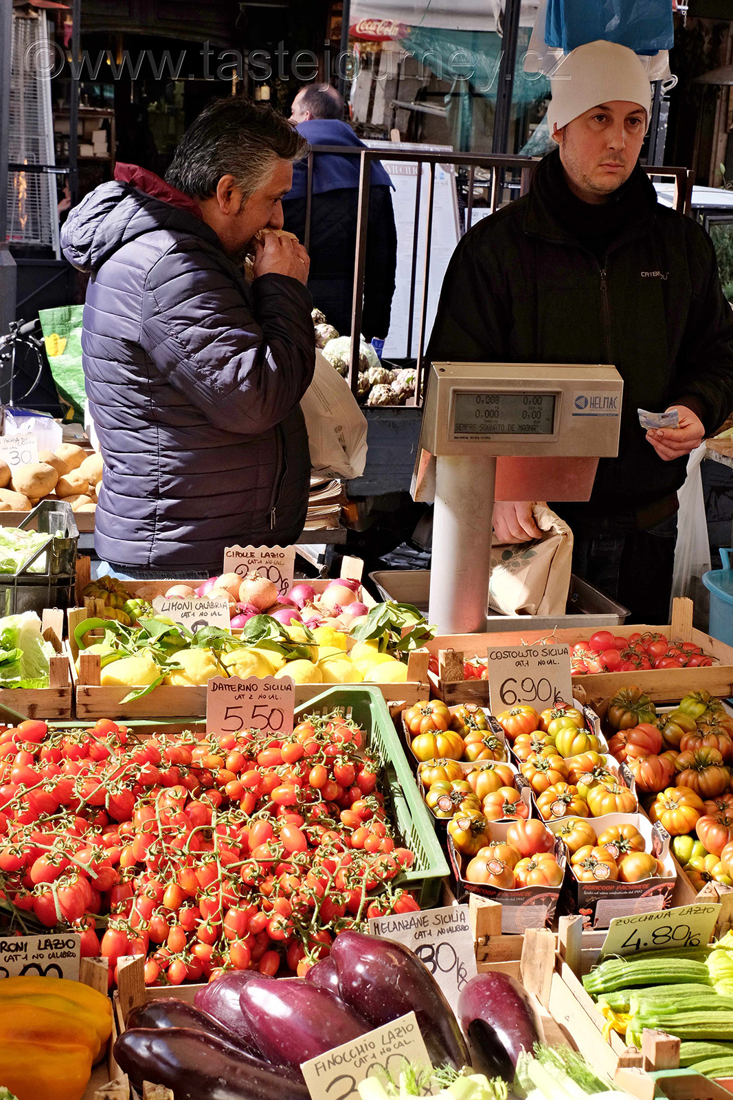 Denně čerstvé suroviny na  římském trhu Campo di Fiori