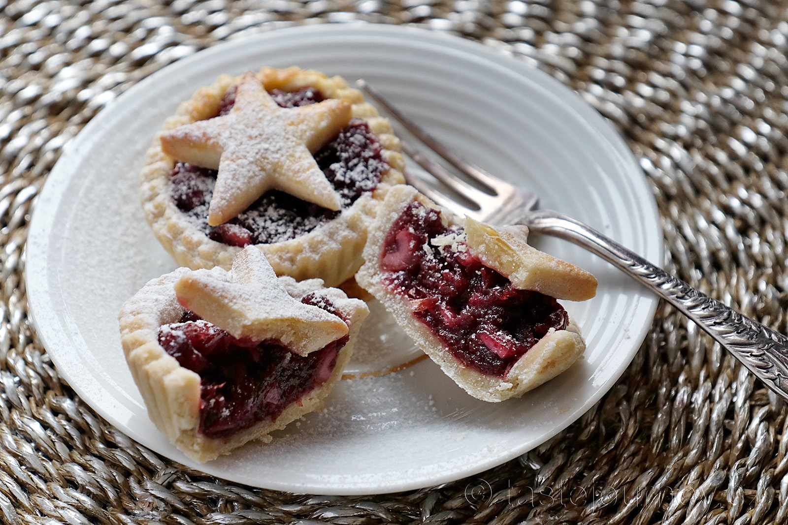 Mince pie s brusinkovou náplní