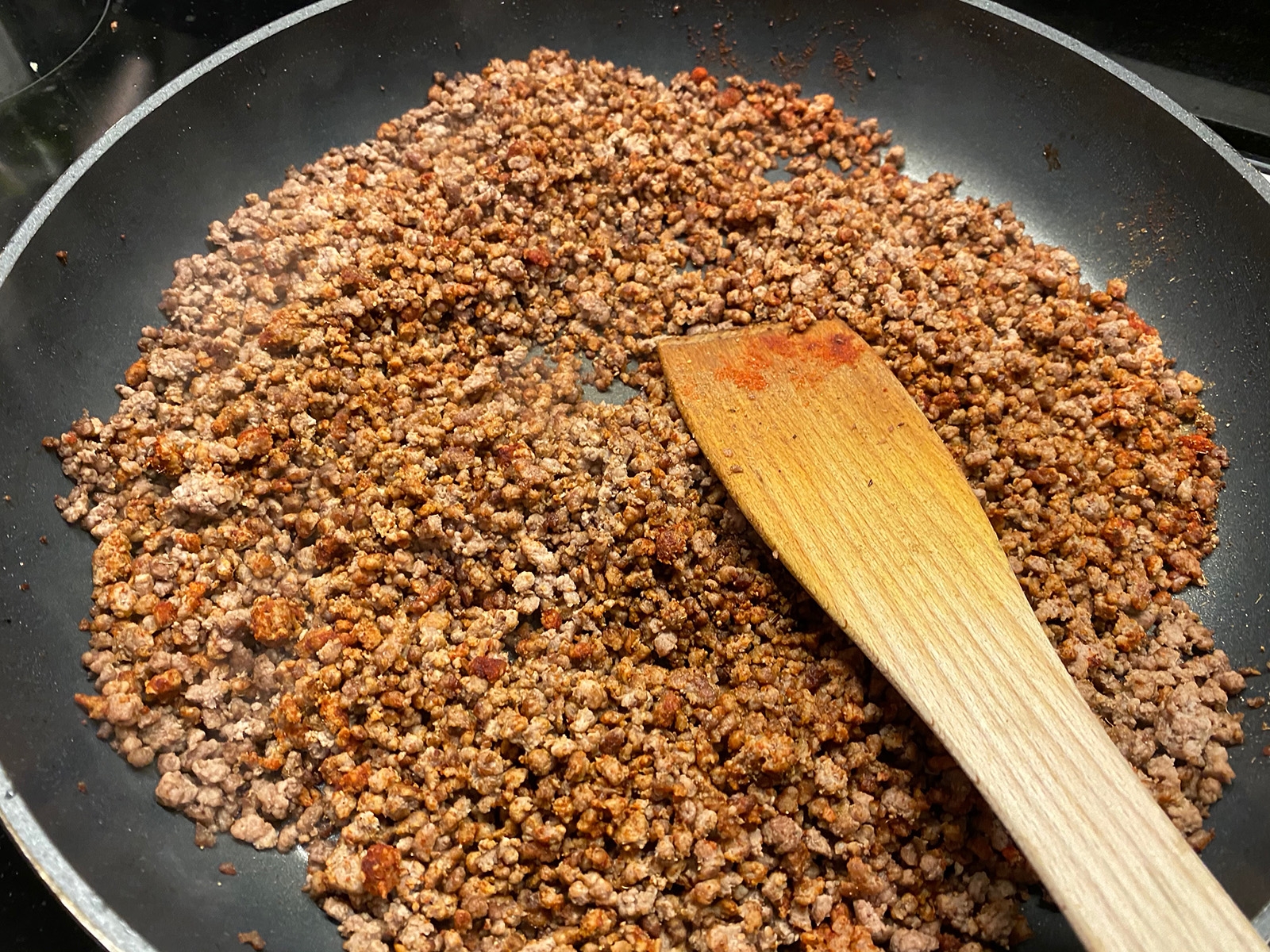 Maso na chilli con carne je třeba dobře opražit