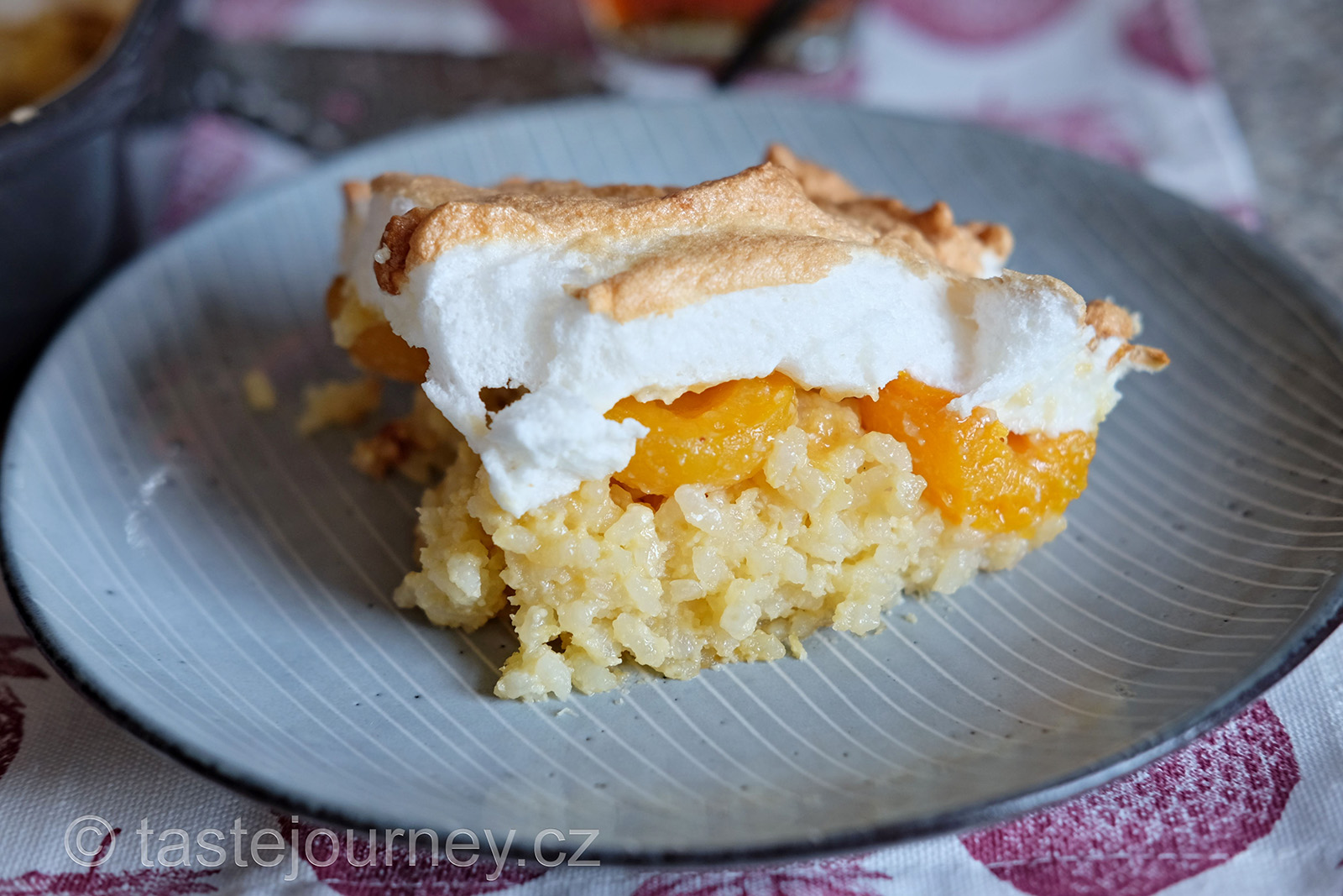 Nadýchaný rýžový nákyp s meruňkami je pravé "comfort food"