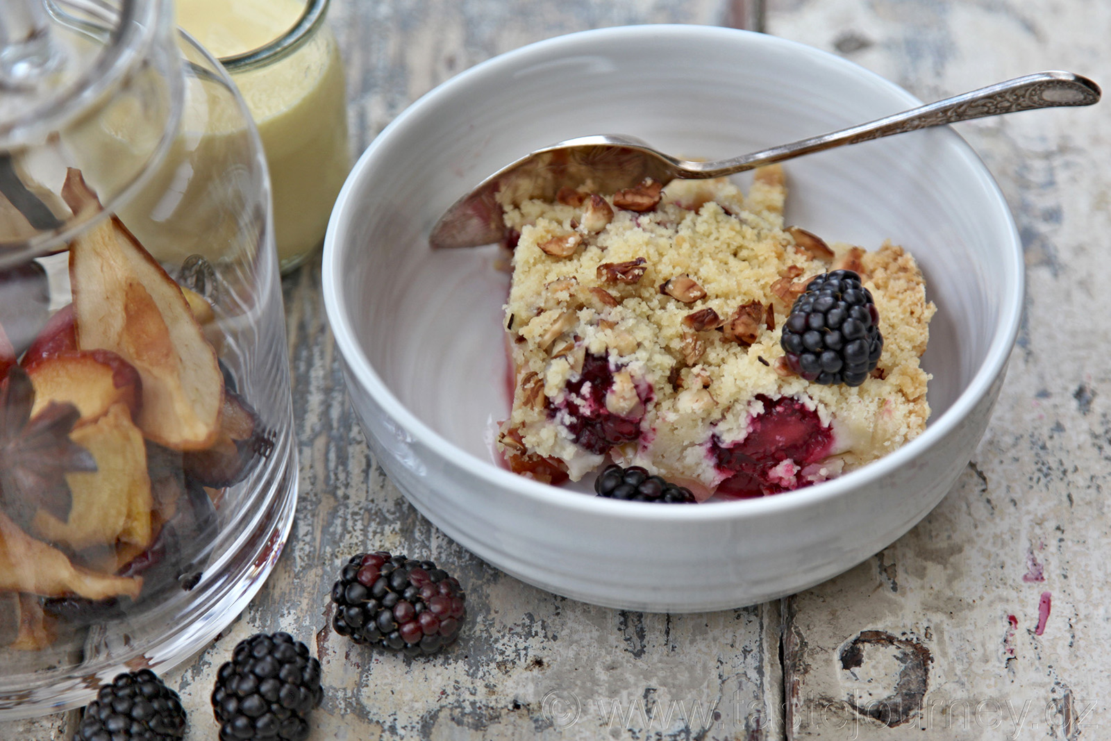 Aromatický crumble je rychlou verzí použití ovoce