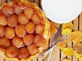 Tarte tatin se hodí k podzimu nejen barvou