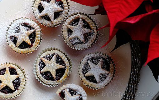 Britské koláčky mince pie s brusinkovou náplní s vůní pomerančů