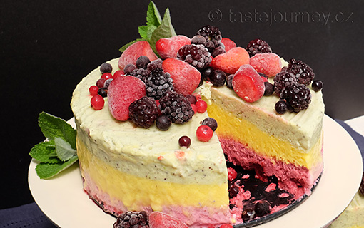 Mražený jogurtový dort s ovocem k letní pohodě. Osvěžte se!