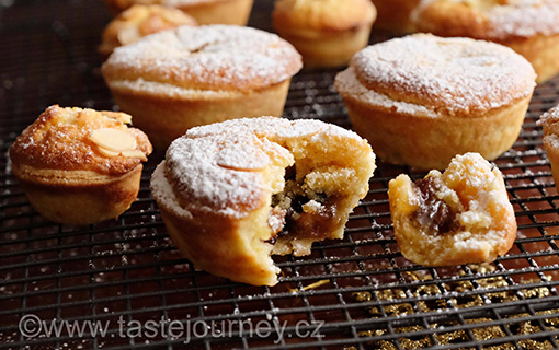 Cukroví, které psalo anglické dějiny. Vánoční koláčky mince pie, prokleté a milované.